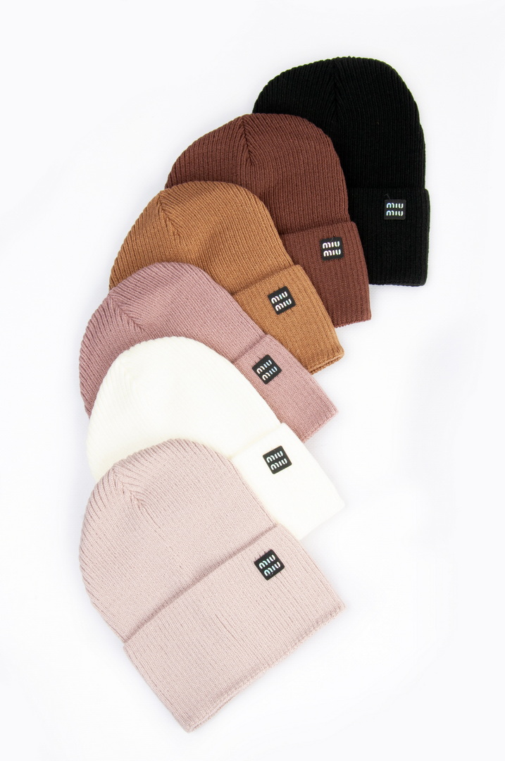 Шапка жіноча